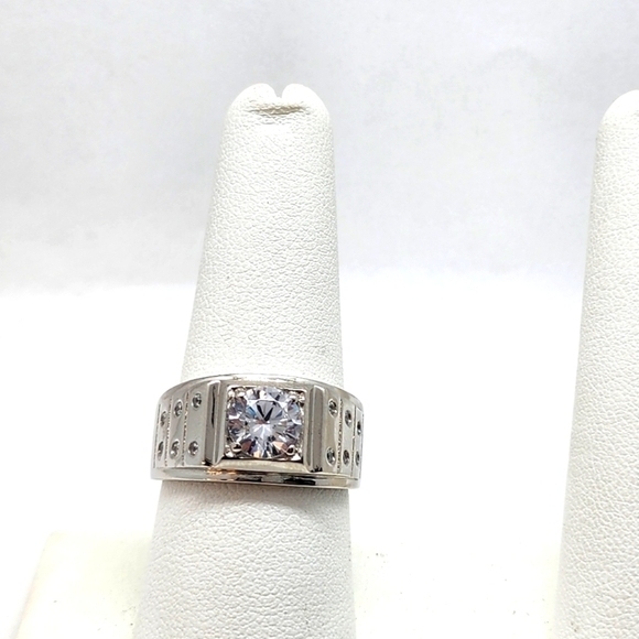 Brand new sterling silver 925 square design ring